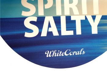 Whitecorals Mikrofaserhandtuch mit Motivdruck "Salty Spirit"